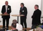 links Dr. Burkhard Lehmann, mitte Peter Born, rechts Moderator Werner Lauff